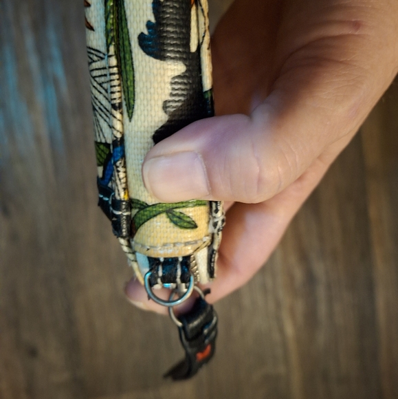 The Sakroots Peace Crossbody Wallet. - Picture 10 of 15